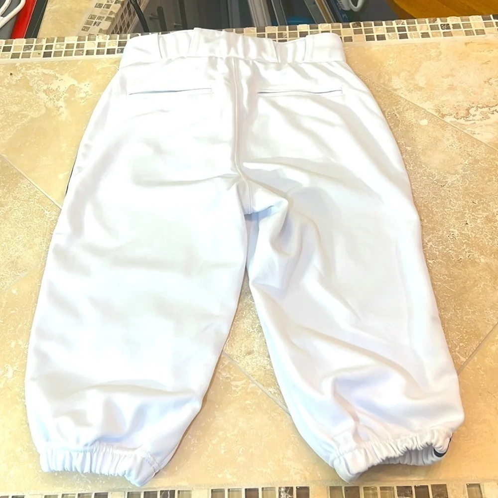 B E youth xl